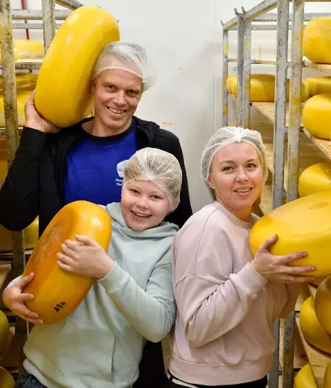 Beelden   Kaasmaken3